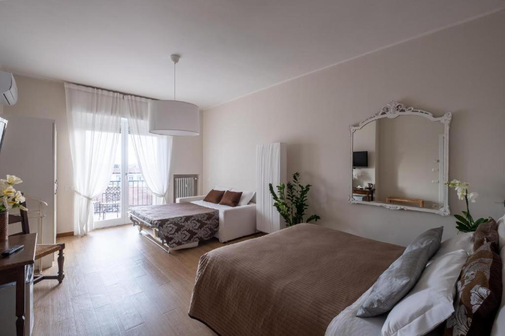 Cute And Cozy Apartment Train Station Бергамо Екстериор снимка