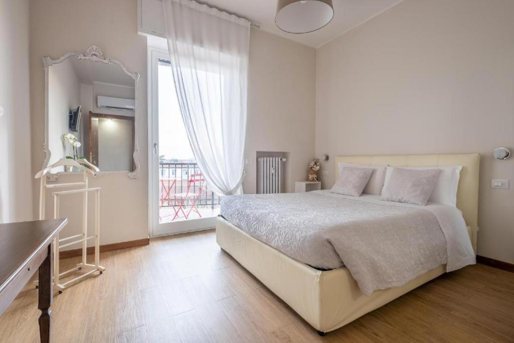 Cute And Cozy Apartment Train Station Бергамо Екстериор снимка
